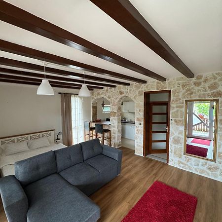 ホテル Casa Smarald Turda Noua エクステリア 写真